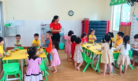 10 NGUYÊN TẮC KHI ĂN CƠM